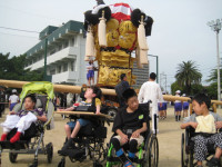 ４
